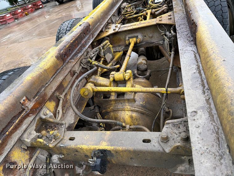 image for item FK0270 2005 Kenworth W900 truck cab and chassis