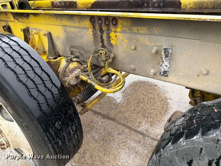 image for item FK0270 2005 Kenworth W900 truck cab and chassis