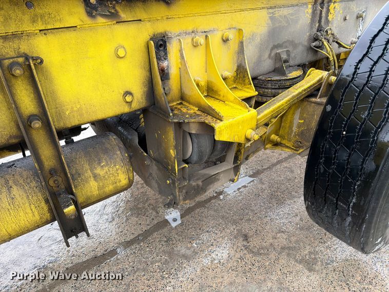 image for item FK0270 2005 Kenworth W900 truck cab and chassis