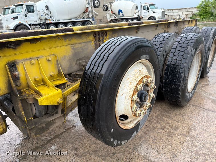 image for item FK0270 2005 Kenworth W900 truck cab and chassis