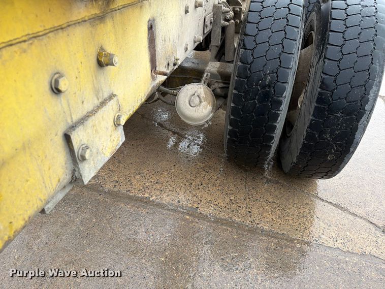 image for item FK0270 2005 Kenworth W900 truck cab and chassis
