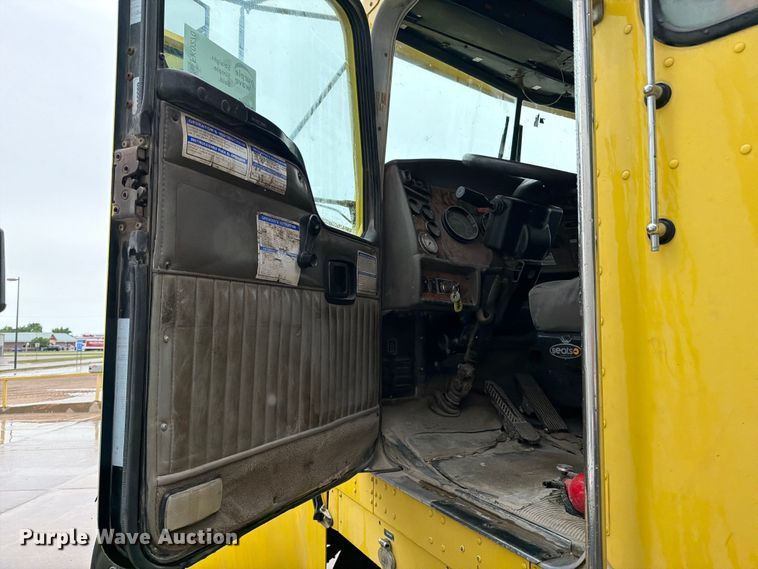 image for item FK0270 2005 Kenworth W900 truck cab and chassis
