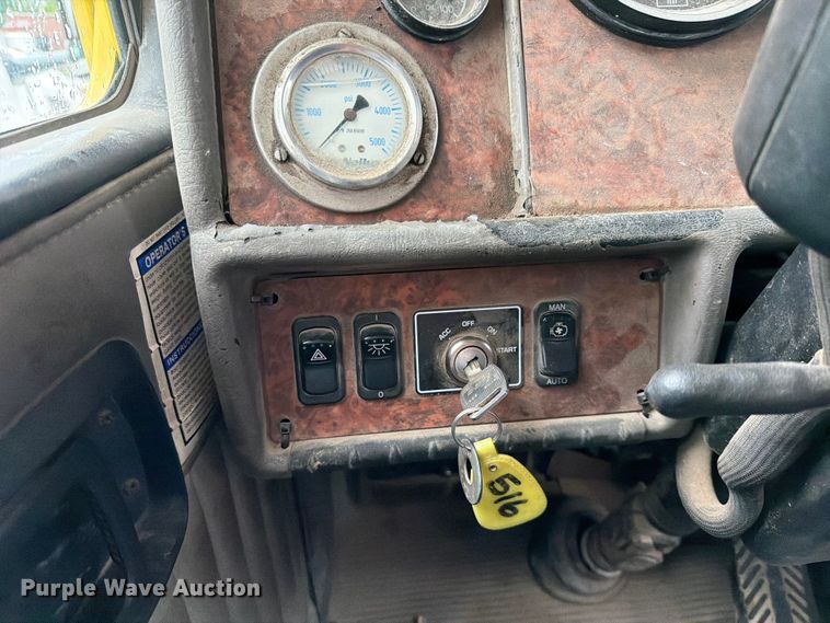 image for item FK0270 2005 Kenworth W900 truck cab and chassis