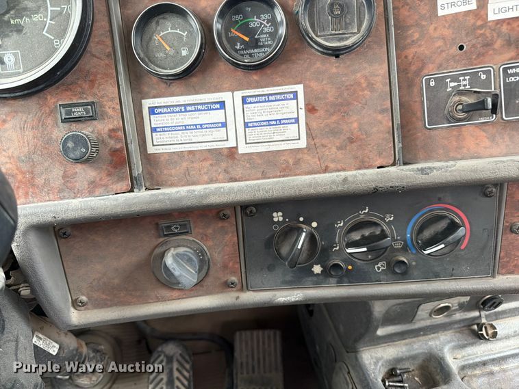 image for item FK0270 2005 Kenworth W900 truck cab and chassis