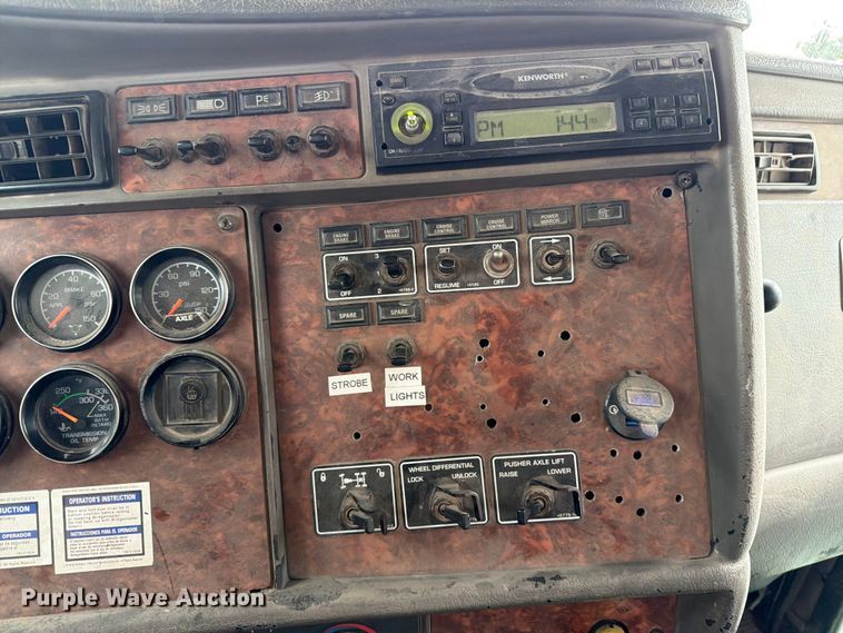 image for item FK0270 2005 Kenworth W900 truck cab and chassis