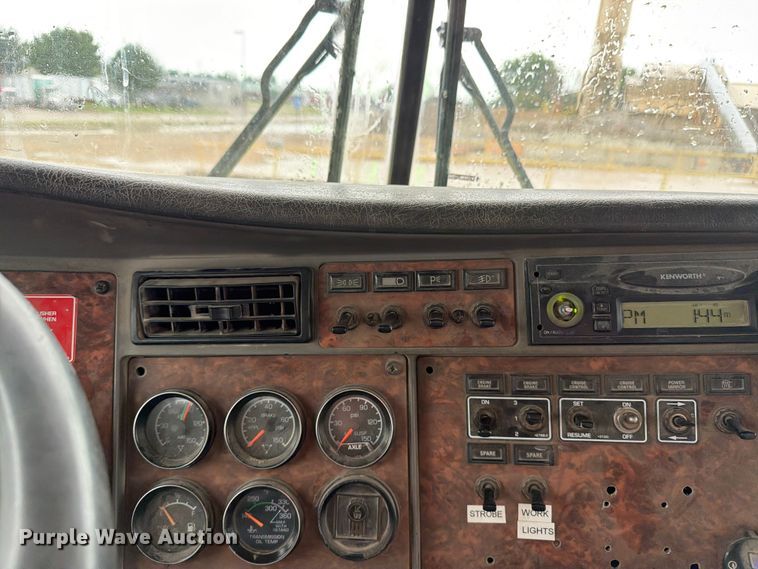 image for item FK0270 2005 Kenworth W900 truck cab and chassis
