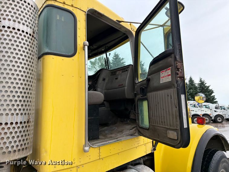 image for item FK0270 2005 Kenworth W900 truck cab and chassis