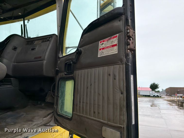image for item FK0270 2005 Kenworth W900 truck cab and chassis