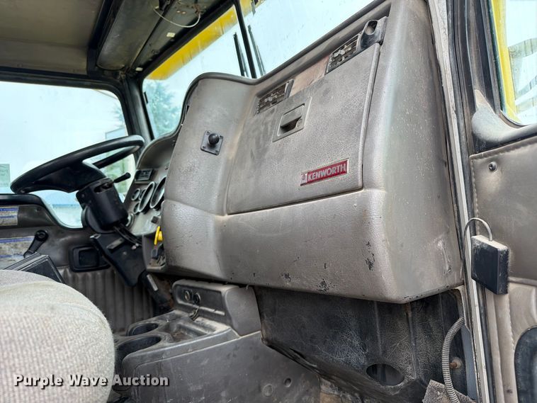image for item FK0270 2005 Kenworth W900 truck cab and chassis
