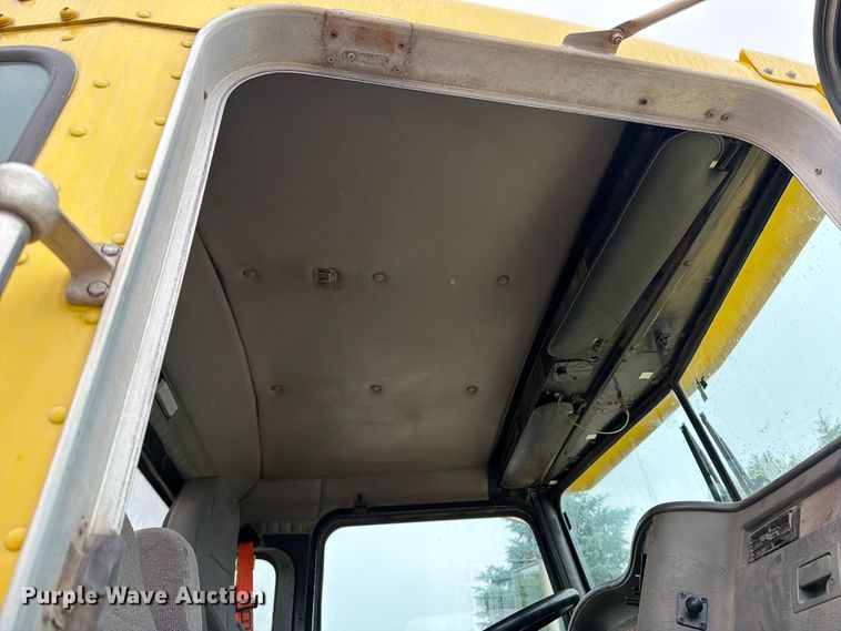 image for item FK0270 2005 Kenworth W900 truck cab and chassis
