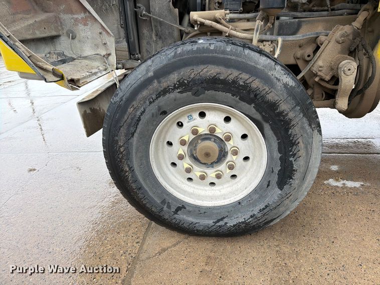 image for item FK0270 2005 Kenworth W900 truck cab and chassis