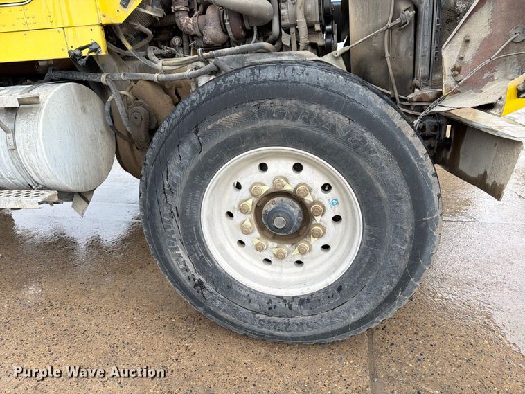 image for item FK0270 2005 Kenworth W900 truck cab and chassis
