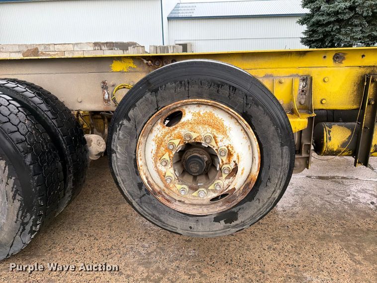 image for item FK0270 2005 Kenworth W900 truck cab and chassis