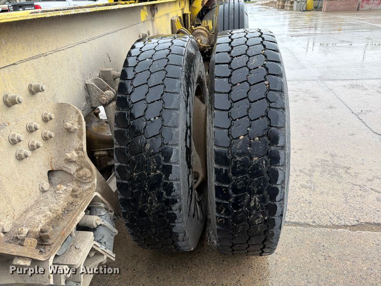 image for item FK0270 2005 Kenworth W900 truck cab and chassis