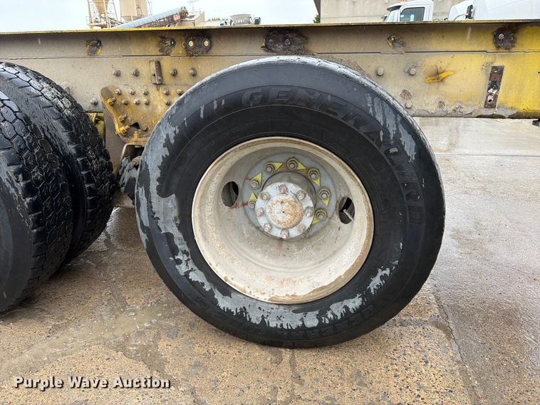 image for item FK0270 2005 Kenworth W900 truck cab and chassis