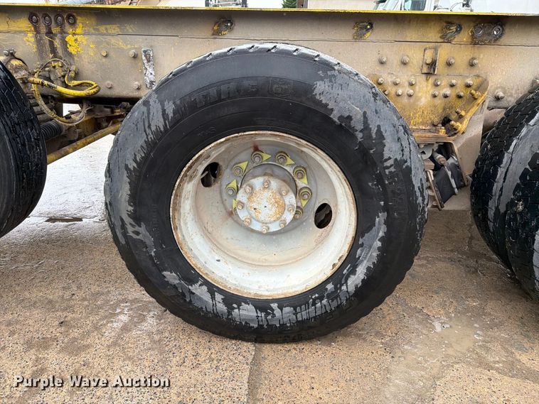 image for item FK0270 2005 Kenworth W900 truck cab and chassis