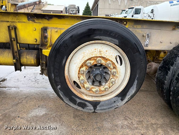 image for item FK0270 2005 Kenworth W900 truck cab and chassis