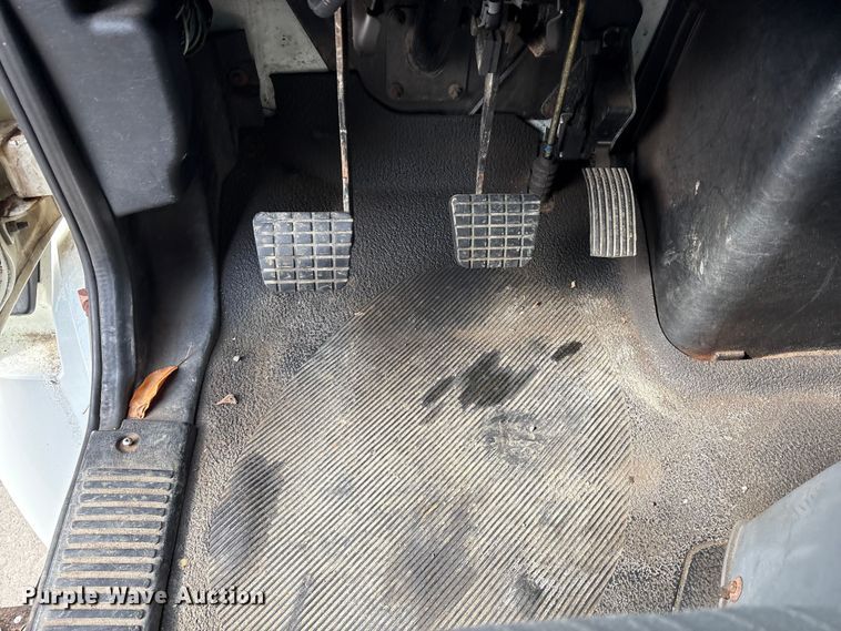 image for item FK1081 2004 International 4300  refrigerated truck
