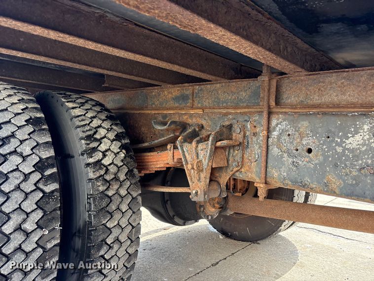 image for item FK1082 2001 International 4700 refrigerated truck
