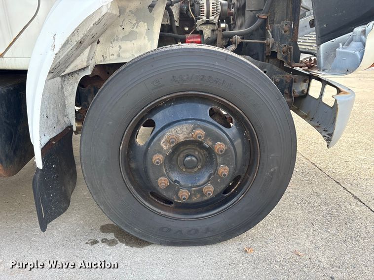 image for item FK1082 2001 International 4700 refrigerated truck