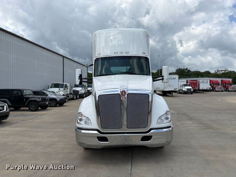 image for item FK3030 2016 Kenworth T680 semi truck