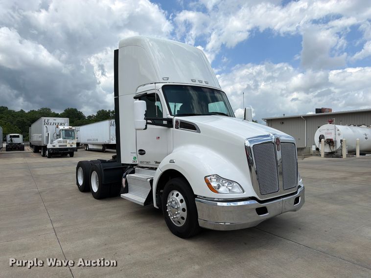 image for item FK3030 2016 Kenworth T680 semi truck