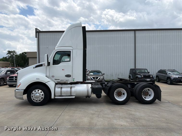 image for item FK3030 2016 Kenworth T680 semi truck