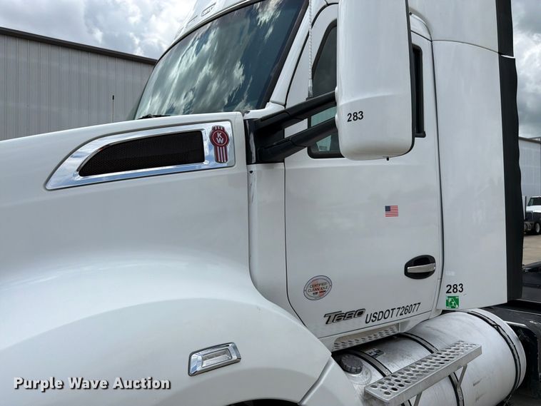 image for item FK3030 2016 Kenworth T680 semi truck