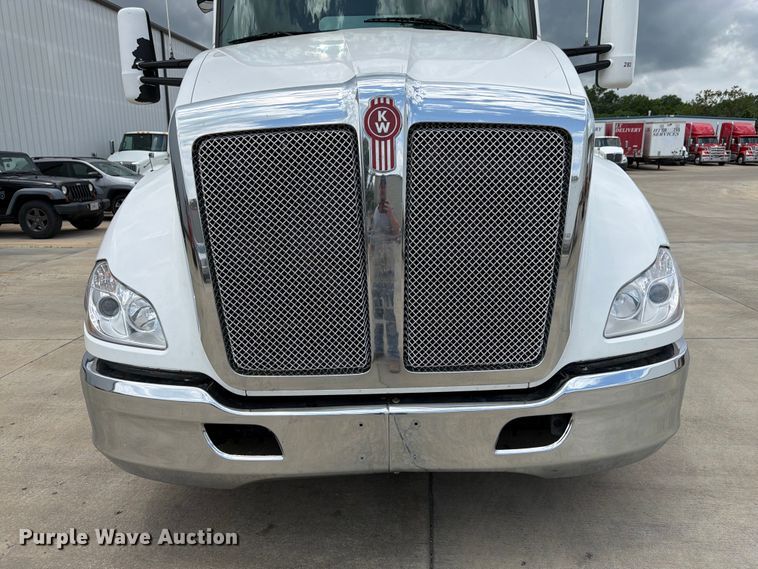 image for item FK3030 2016 Kenworth T680 semi truck