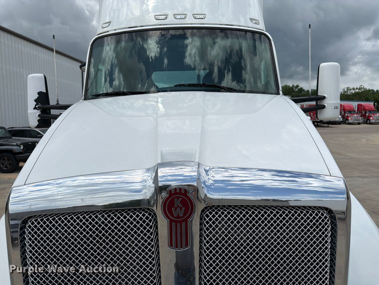 image for item FK3030 2016 Kenworth T680 semi truck
