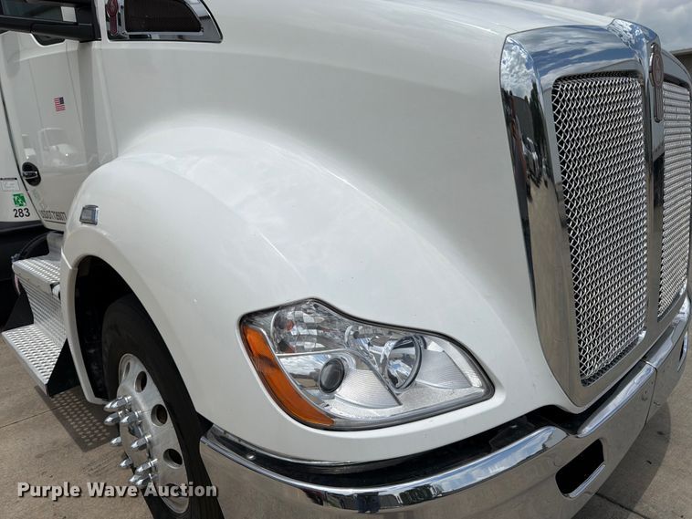 image for item FK3030 2016 Kenworth T680 semi truck