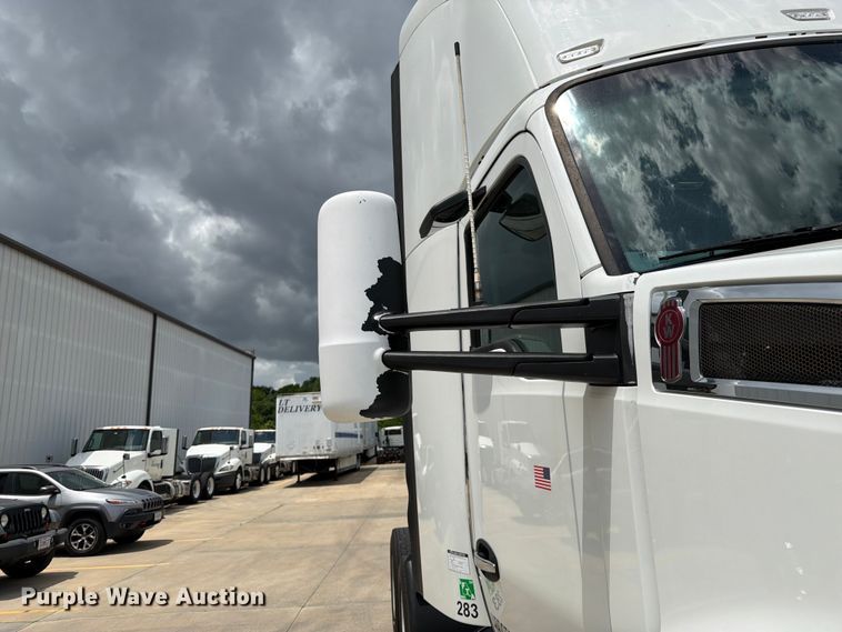image for item FK3030 2016 Kenworth T680 semi truck