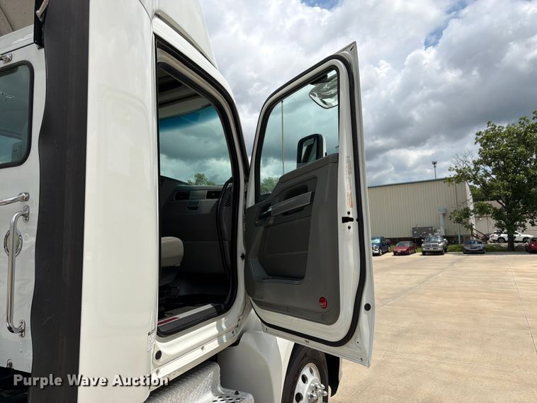 image for item FK3030 2016 Kenworth T680 semi truck