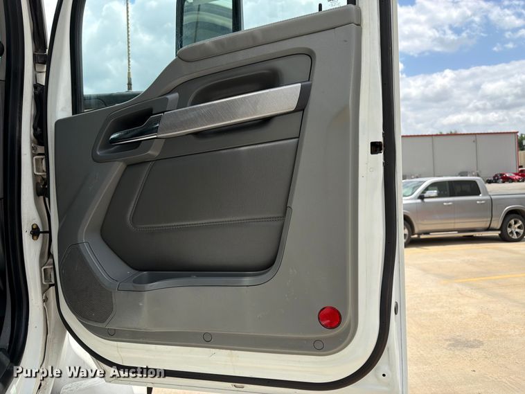 image for item FK3030 2016 Kenworth T680 semi truck