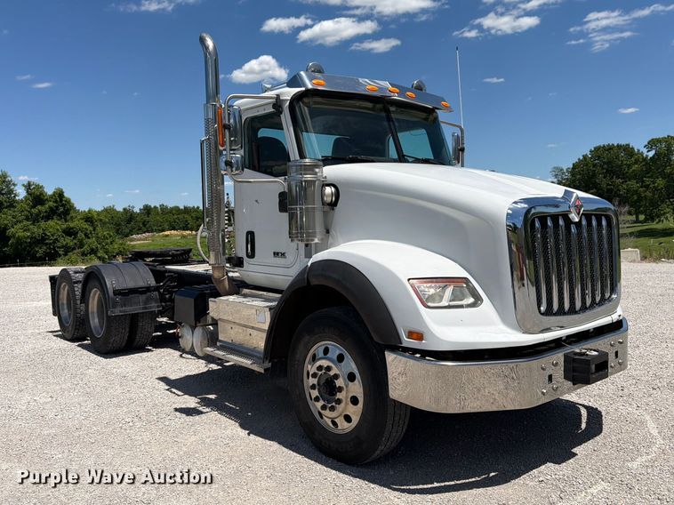 image for item FK3039 2018 International HX620 semi truck