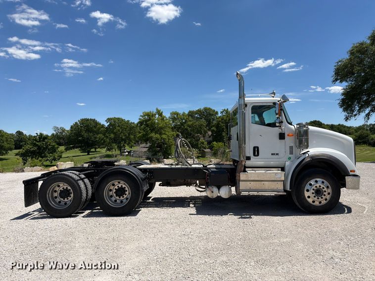 image for item FK3039 2018 International HX620 semi truck