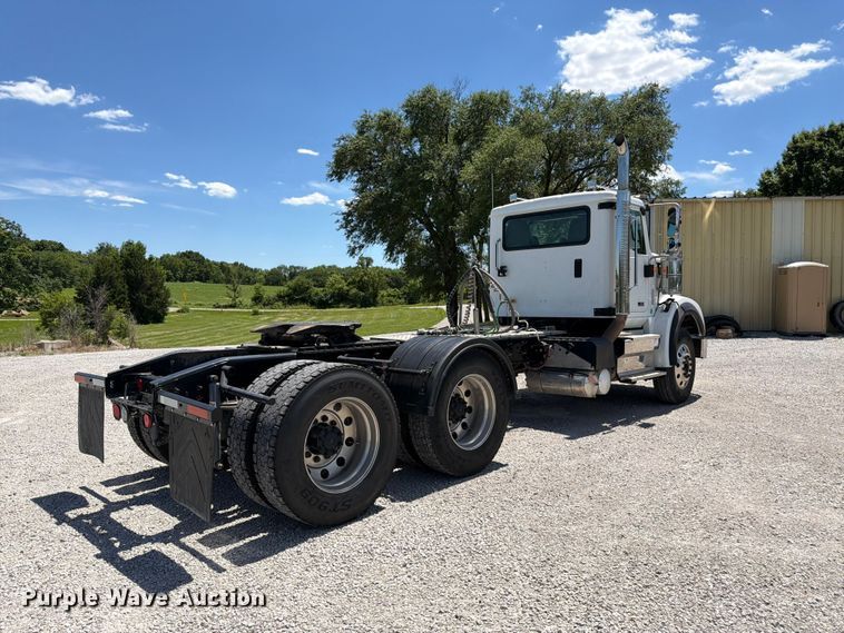 image for item FK3039 2018 International HX620 semi truck