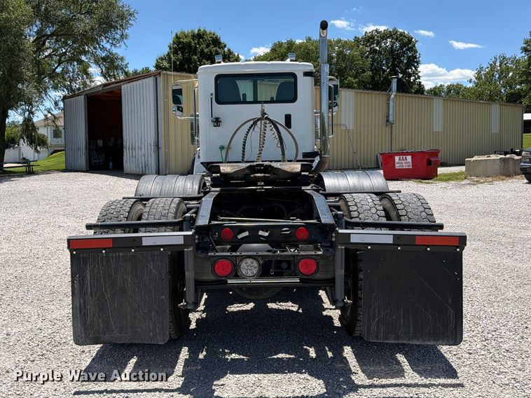 image for item FK3039 2018 International HX620 semi truck