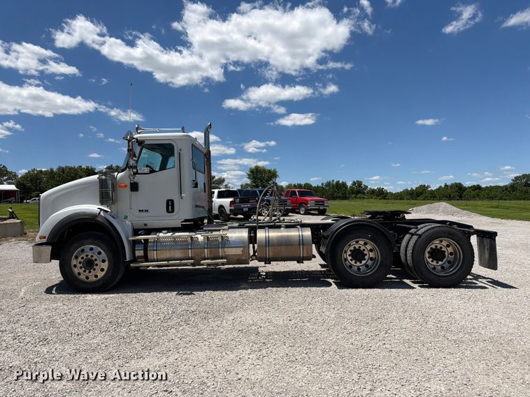 image for item FK3039 2018 International HX620 semi truck