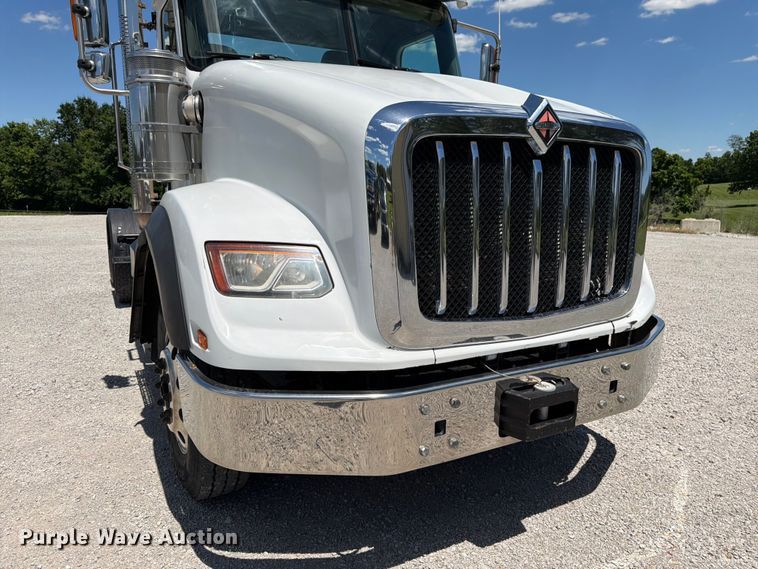 image for item FK3039 2018 International HX620 semi truck