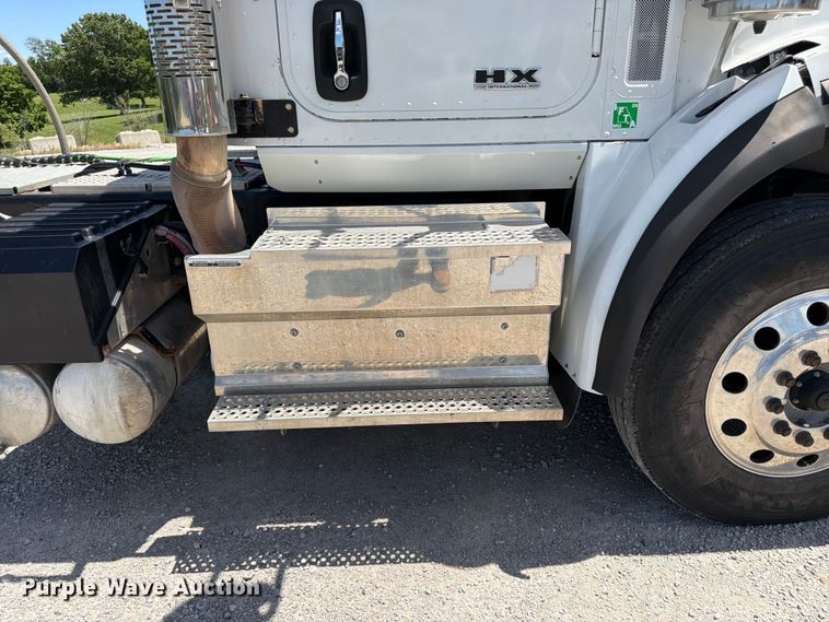 image for item FK3039 2018 International HX620 semi truck