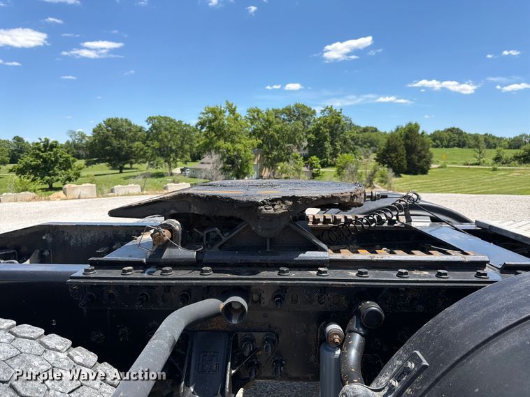 image for item FK3039 2018 International HX620 semi truck
