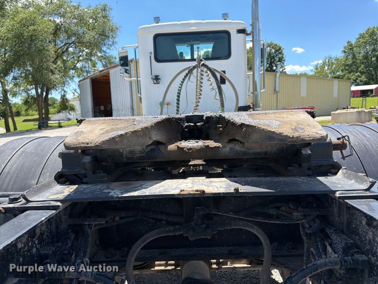 image for item FK3039 2018 International HX620 semi truck
