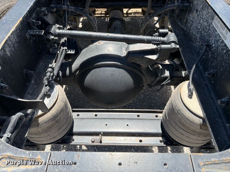 image for item FK3039 2018 International HX620 semi truck