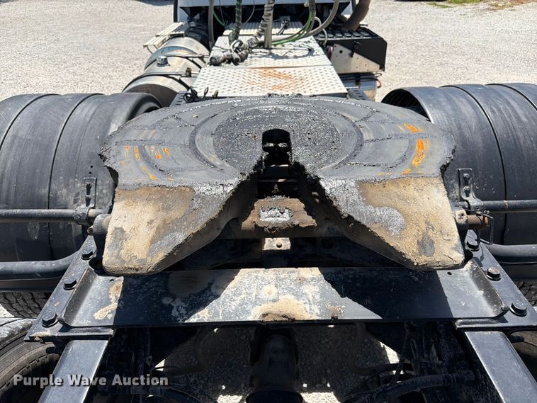 image for item FK3039 2018 International HX620 semi truck