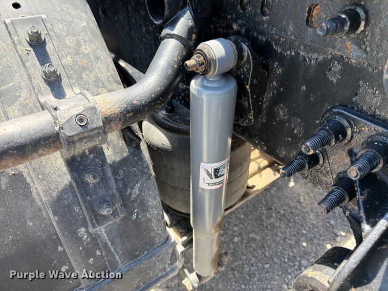 image for item FK3039 2018 International HX620 semi truck