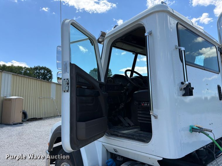 image for item FK3039 2018 International HX620 semi truck