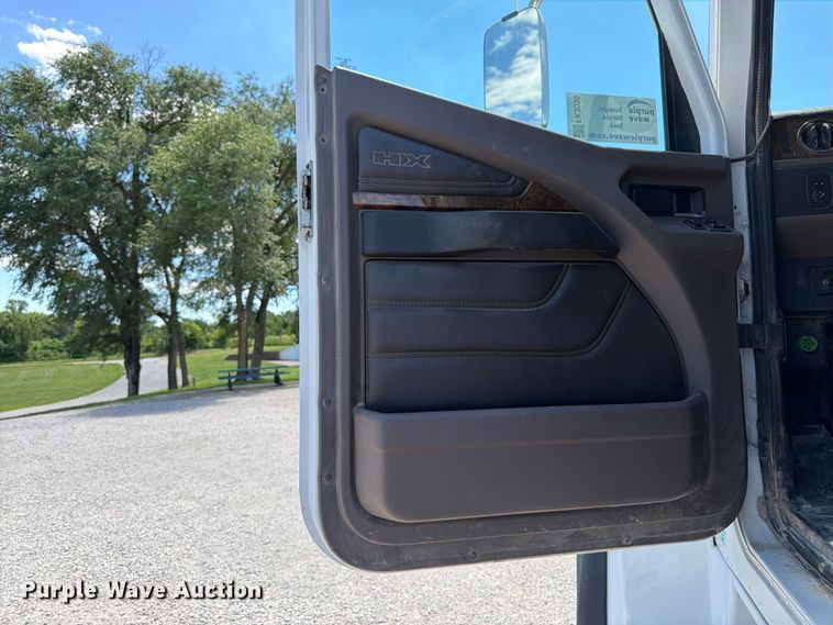 image for item FK3039 2018 International HX620 semi truck