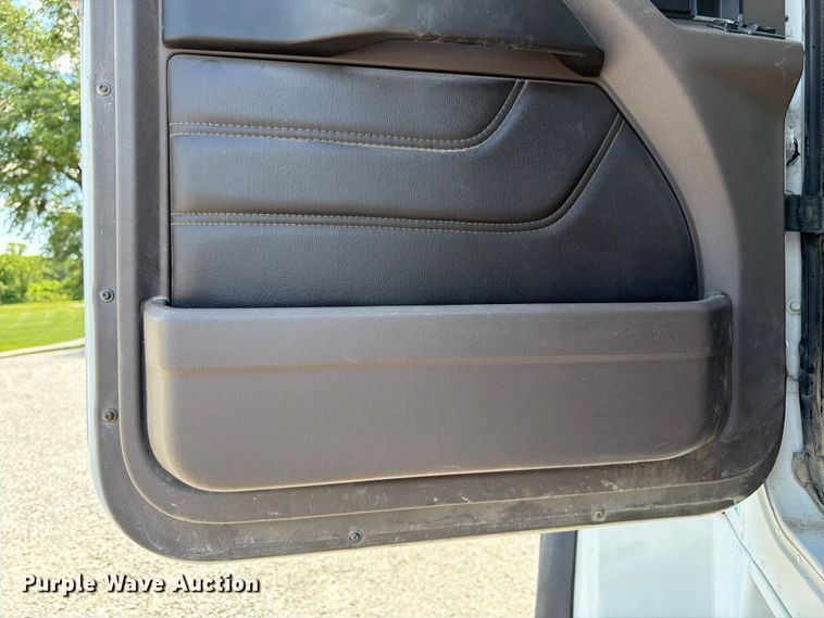 image for item FK3039 2018 International HX620 semi truck