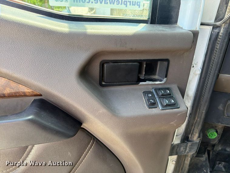 image for item FK3039 2018 International HX620 semi truck